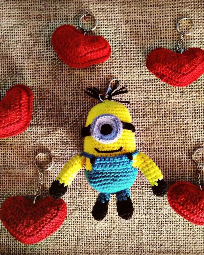 Llaveros en crochet - minion